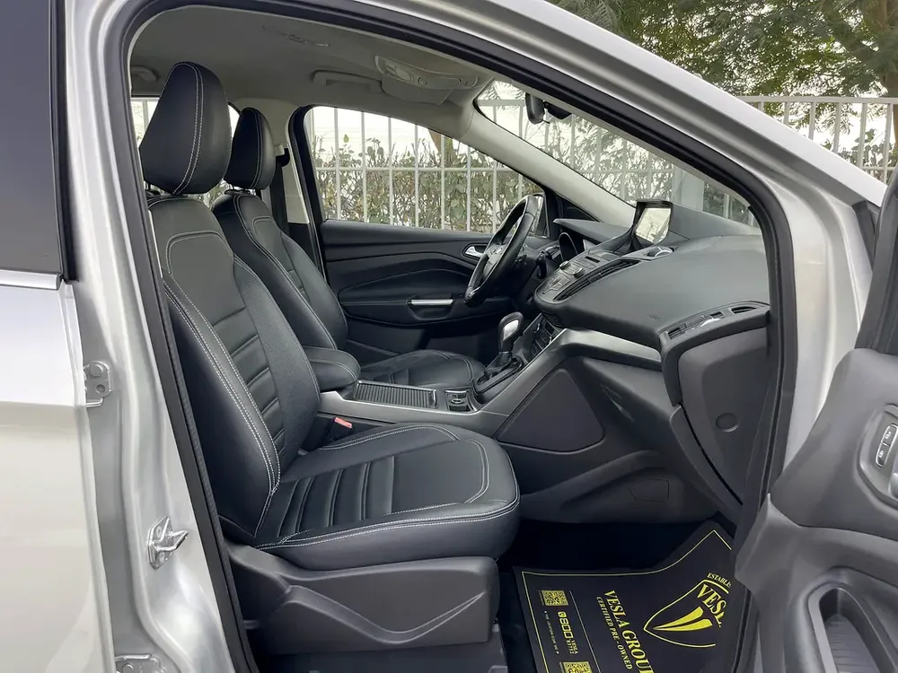 UNLIMITED MILEAGE WARRANTY / LEATHER SEATS + NAVIGATION + CAMERA + KEYLESS START + CRUISE CONTROL - Image 18
