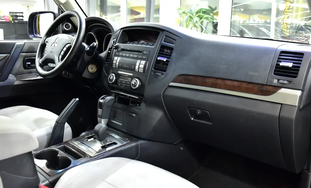 EXCELLENT DEAL for our Mitsubishi Pajero GLS 3 Doors ( 2014 Model ) in Brown Color GCC Specs - Image 12