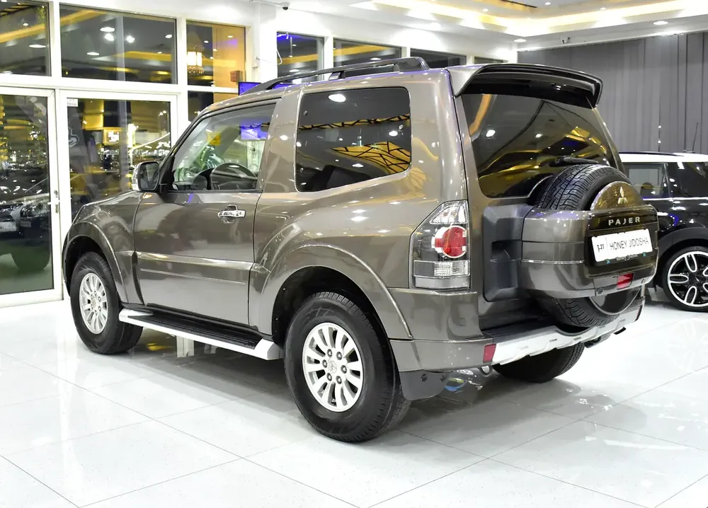 EXCELLENT DEAL for our Mitsubishi Pajero GLS 3 Doors ( 2014 Model ) in Brown Color GCC Specs - Image 7