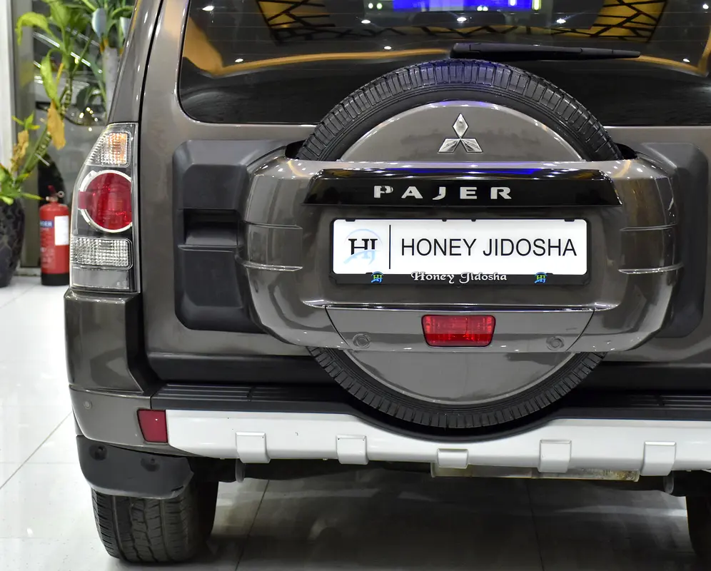 EXCELLENT DEAL for our Mitsubishi Pajero GLS 3 Doors ( 2014 Model ) in Brown Color GCC Specs - Image 8