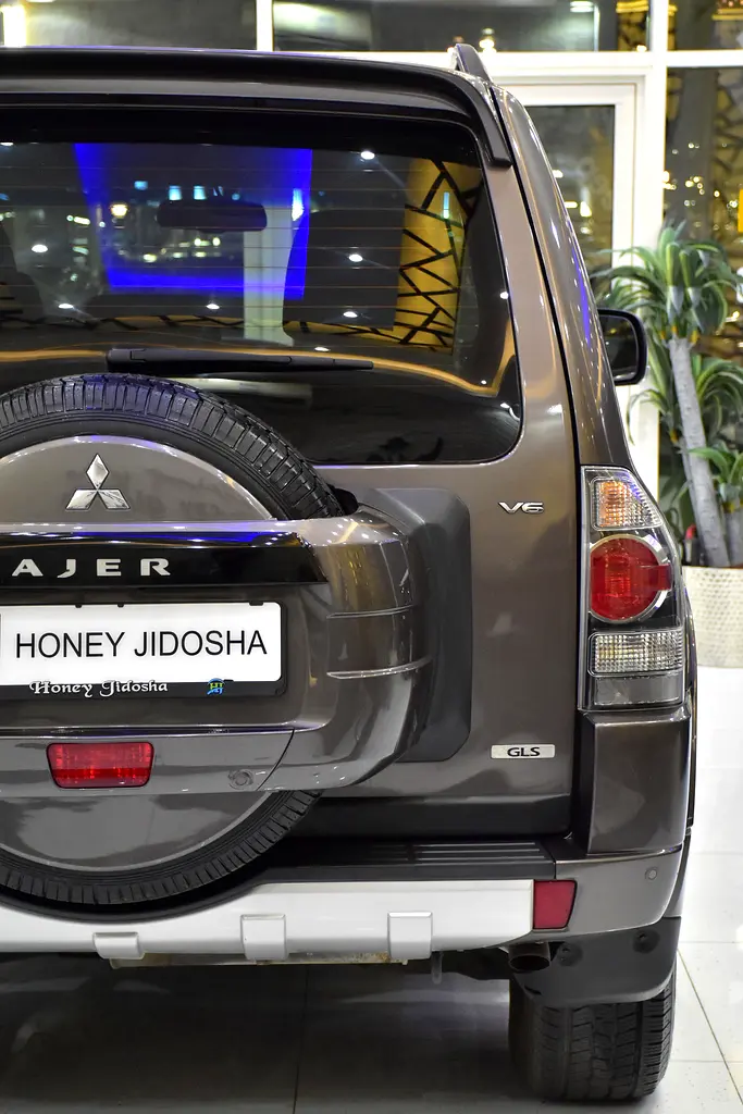 EXCELLENT DEAL for our Mitsubishi Pajero GLS 3 Doors ( 2014 Model ) in Brown Color GCC Specs - Image 9