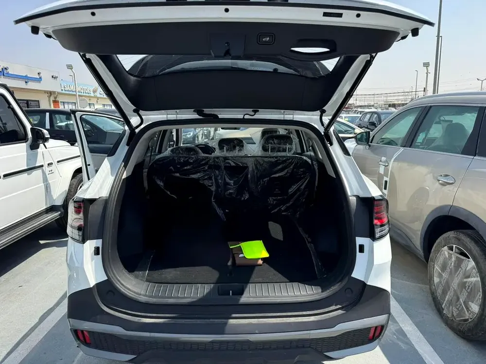 2.0L HEV 2WD Chinese Specs 2025 Export Price @ 86,500 AED - Image 13