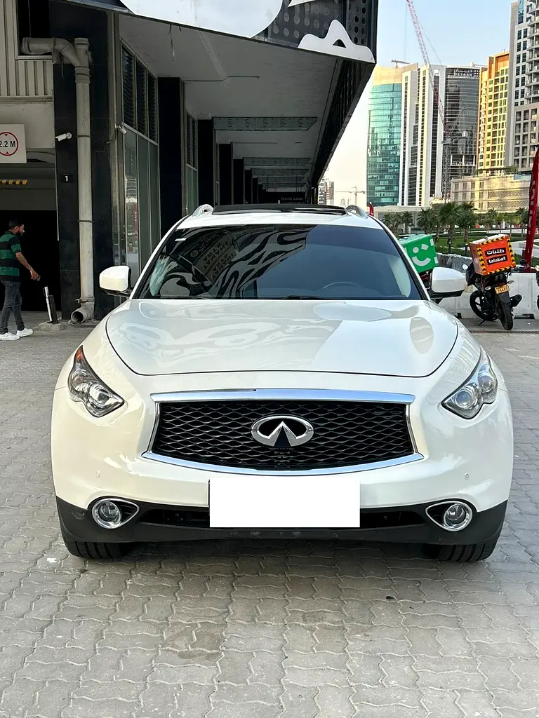 2020 Infiniti QX70 Low Mileage Single Owner GCC - Image 11