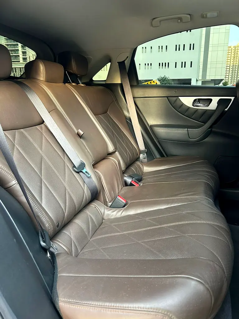 2020 Infiniti QX70 Low Mileage Single Owner GCC - Image 12