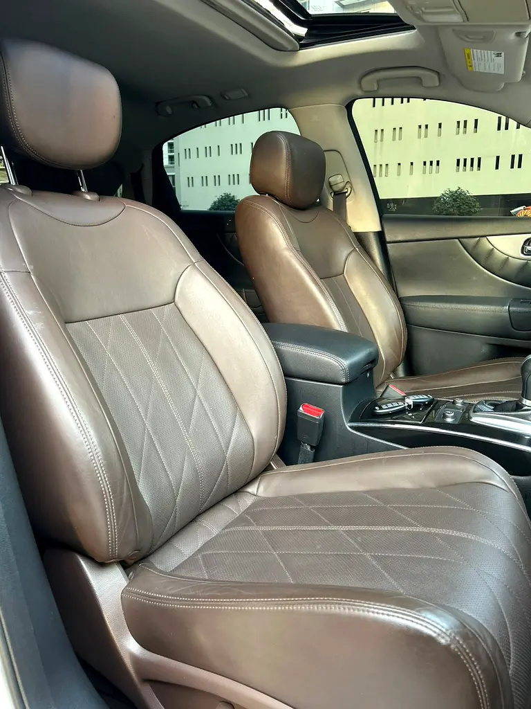 2020 Infiniti QX70 Low Mileage Single Owner GCC - Image 15