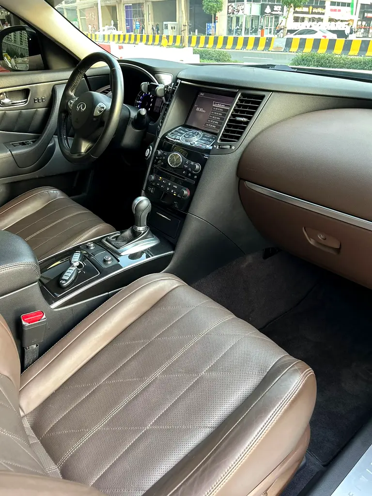 2020 Infiniti QX70 Low Mileage Single Owner GCC - Image 16