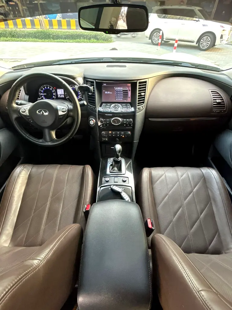 2020 Infiniti QX70 Low Mileage Single Owner GCC - Image 19
