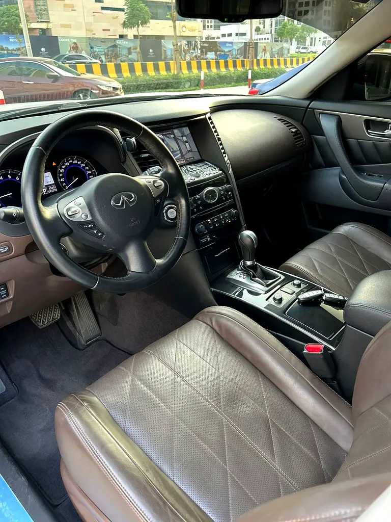 2020 Infiniti QX70 Low Mileage Single Owner GCC - Image 20