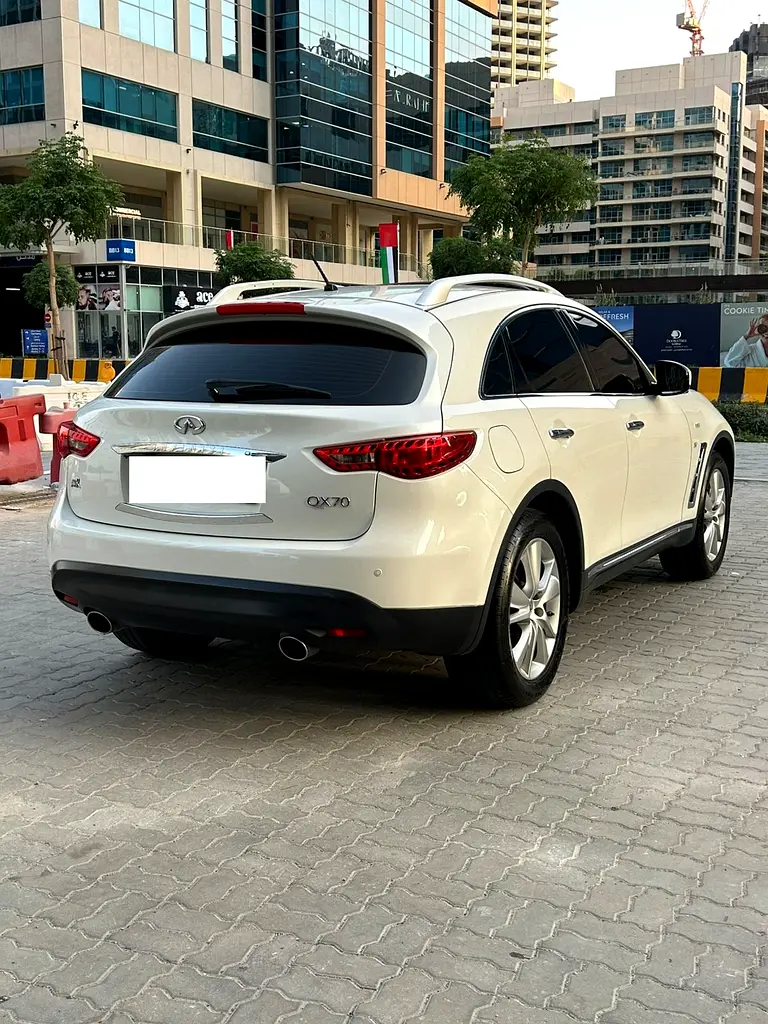 2020 Infiniti QX70 Low Mileage Single Owner GCC - Image 4