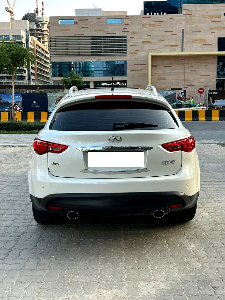 2020 Infiniti QX70 Low Mileage Single Owner GCC - Image 5