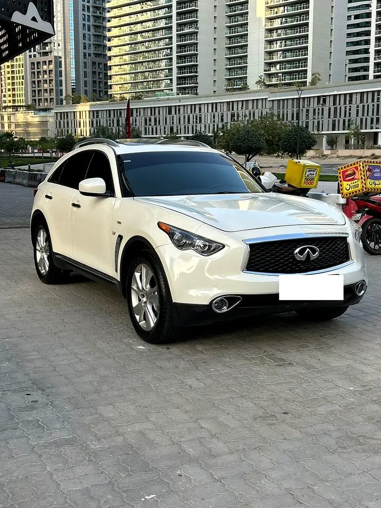 2020 Infiniti QX70 Low Mileage Single Owner GCC - Image 6