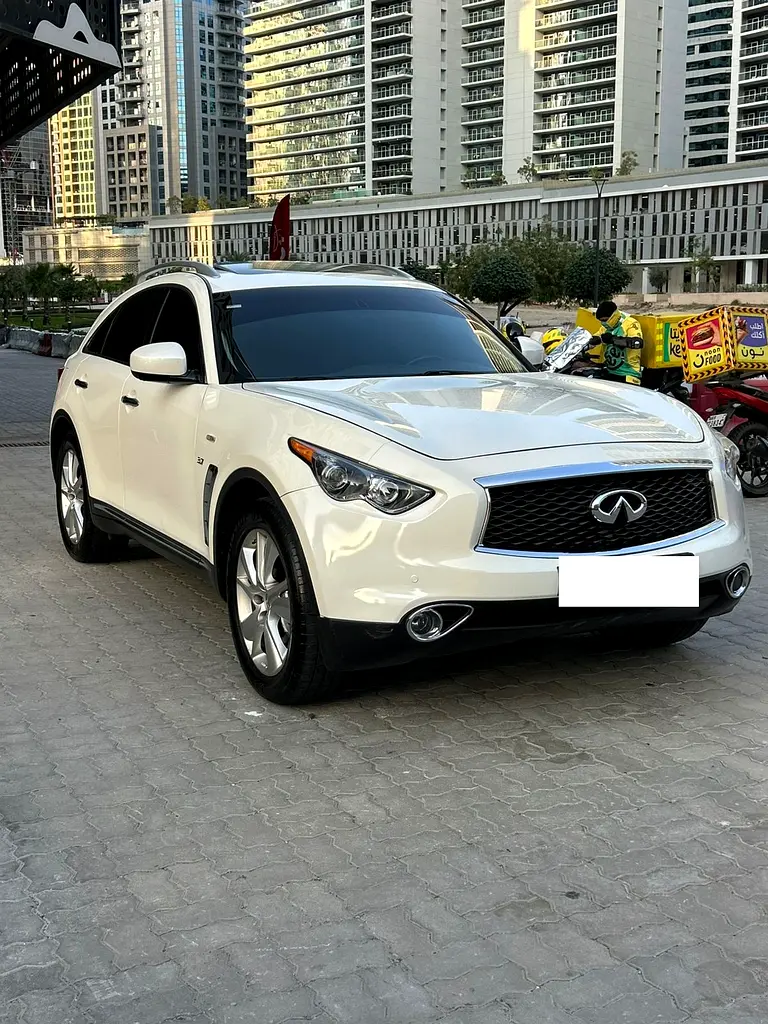 2020 Infiniti QX70 Low Mileage Single Owner GCC - Image 9