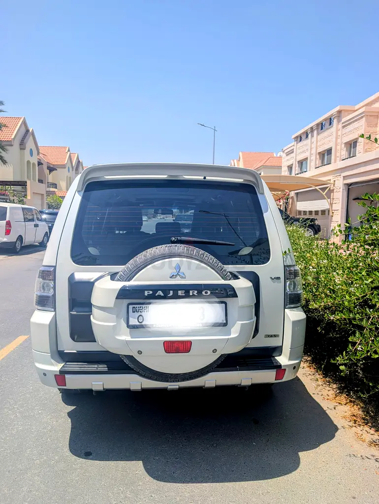 Mitsubishi Pajero GLS Top 5 Door 2014 | GCC Specs | Full Option - Image 4