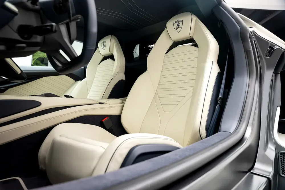 2024 LAMBORGHINI REVUELTO – FULL CARBON FIBER, STUNNING SPEC, MAIN DEALER WARRANTY  SERVICE - Image 12