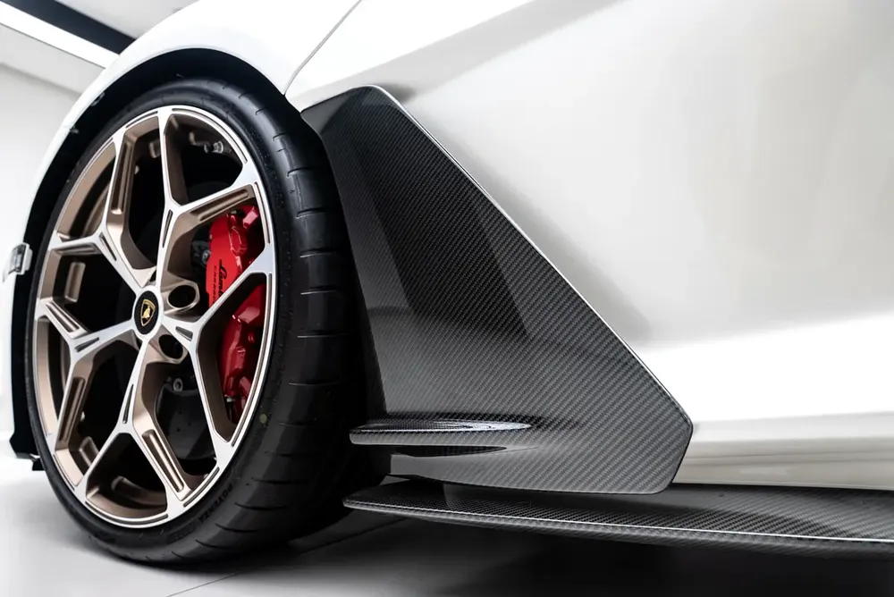 2024 LAMBORGHINI REVUELTO – FULL CARBON FIBER, STUNNING SPEC, MAIN DEALER WARRANTY  SERVICE - Image 16