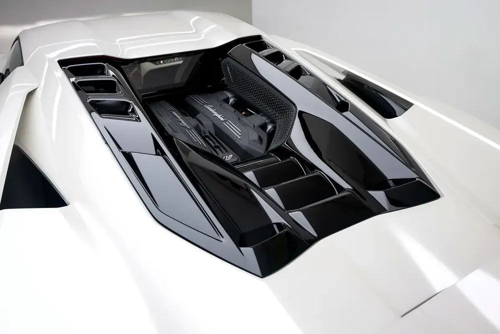 2024 LAMBORGHINI REVUELTO – FULL CARBON FIBER, STUNNING SPEC, MAIN DEALER WARRANTY  SERVICE - Image 7
