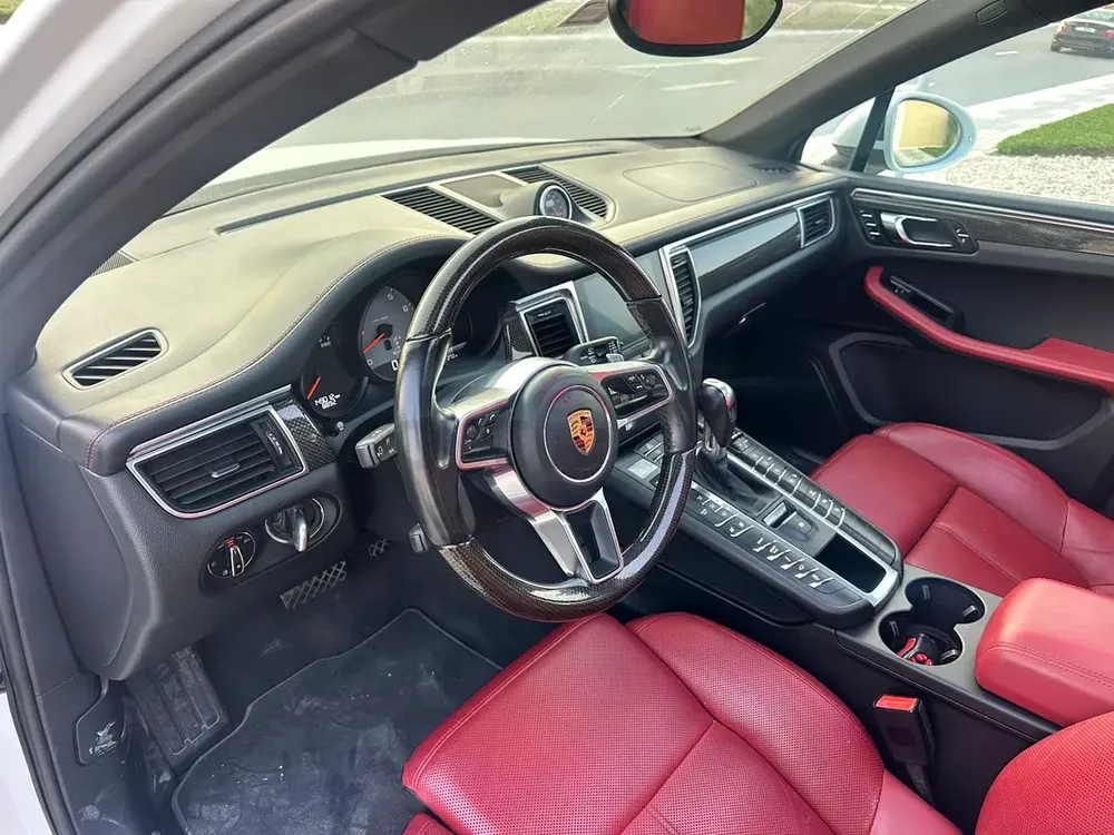 2017 Porsche Macan S 3.0 V6 GCC Specification Full Option Service History Meticulously Cared For - Image 12