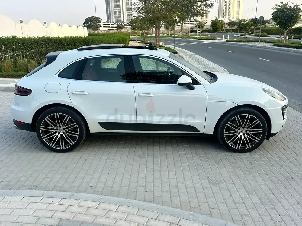 2017 Porsche Macan S 3.0 V6 GCC Specification Full Option Service History Meticulously Cared For - Image 4