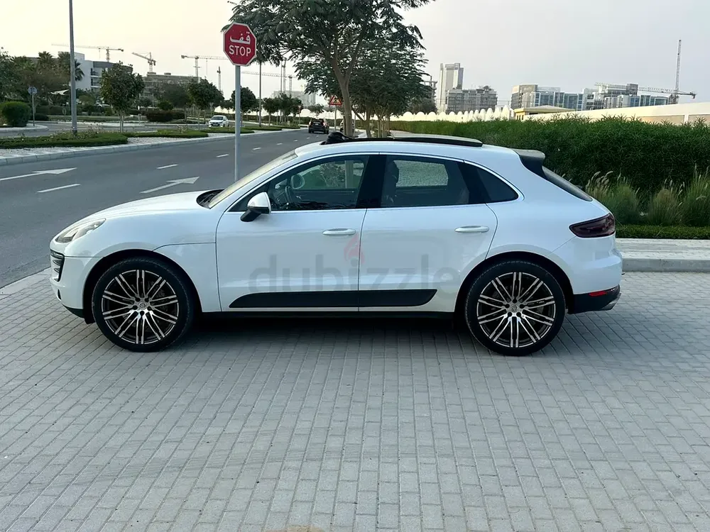 2017 Porsche Macan S 3.0 V6 GCC Specification Full Option Service History Meticulously Cared For - Image 5