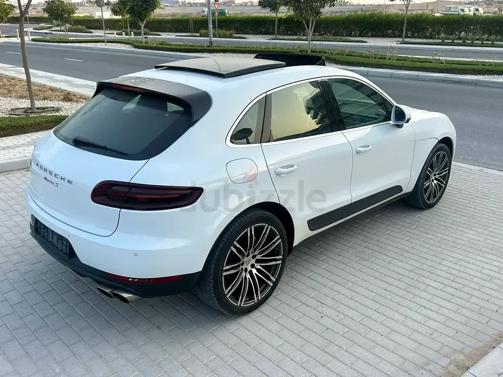 2017 Porsche Macan S 3.0 V6 GCC Specification Full Option Service History Meticulously Cared For - Image 6