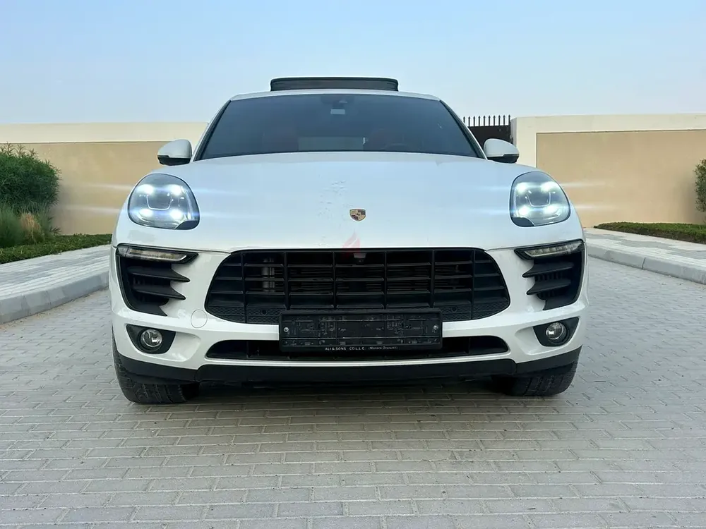 2017 Porsche Macan S 3.0 V6 GCC Specification Full Option Service History Meticulously Cared For - Image 7