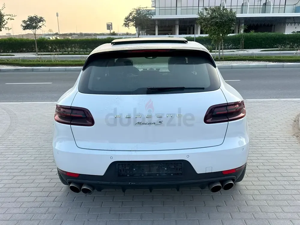 2017 Porsche Macan S 3.0 V6 GCC Specification Full Option Service History Meticulously Cared For - Image 8