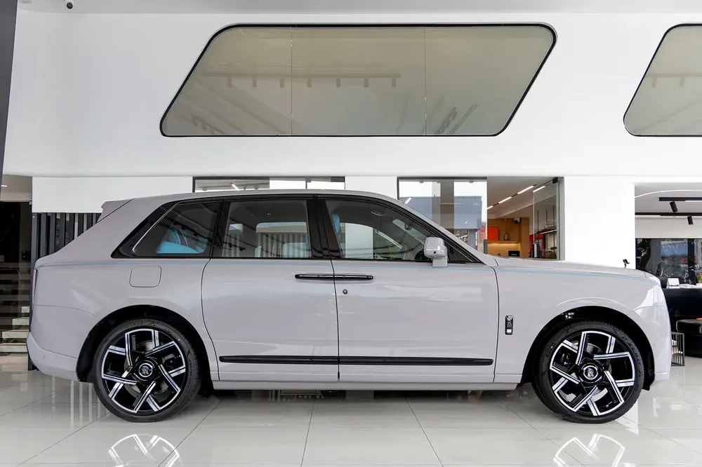 ROLLS ROYCE CULLINAN | BLACK BADGE | BESPOKE PREMIUM AUDIO  | DUALITY SEATS | European Specs | 2026 - Image 7