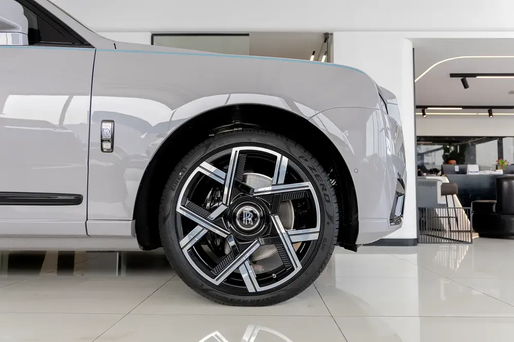 ROLLS ROYCE CULLINAN | BLACK BADGE | BESPOKE PREMIUM AUDIO  | DUALITY SEATS | European Specs | 2026 - Image 8