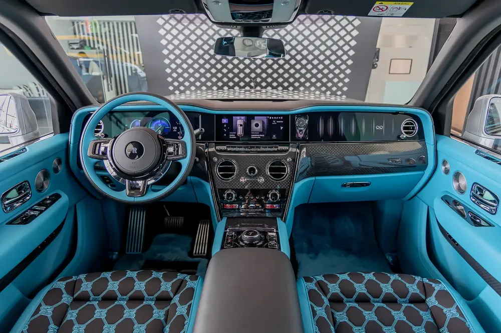 ROLLS ROYCE CULLINAN | BLACK BADGE | BESPOKE PREMIUM AUDIO  | DUALITY SEATS | European Specs | 2026 - Image 9