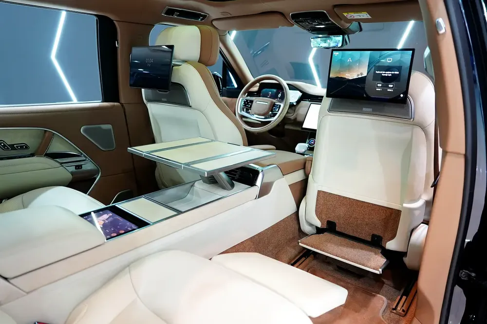 2023 Vogue SV LWB, Two-Tone Interior, Executive Rear Seat w/ Entertainment, Al Tayer Warr + Serv!! - Image 11