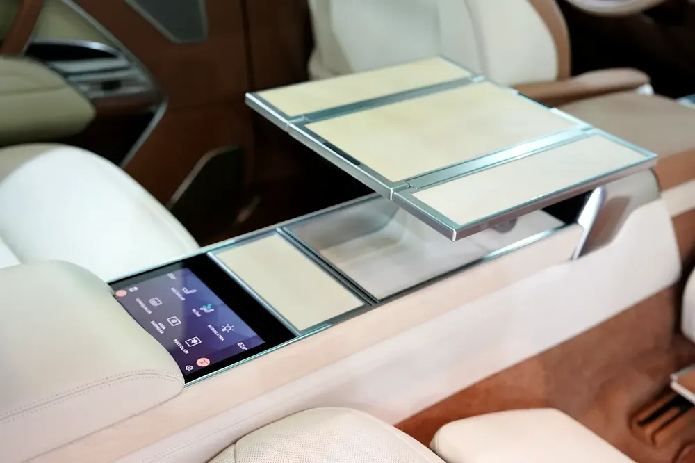 2023 Vogue SV LWB, Two-Tone Interior, Executive Rear Seat w/ Entertainment, Al Tayer Warr + Serv!! - Image 12