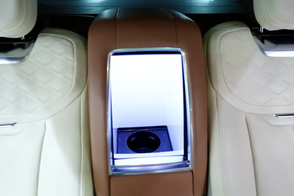 2023 Vogue SV LWB, Two-Tone Interior, Executive Rear Seat w/ Entertainment, Al Tayer Warr + Serv!! - Image 14