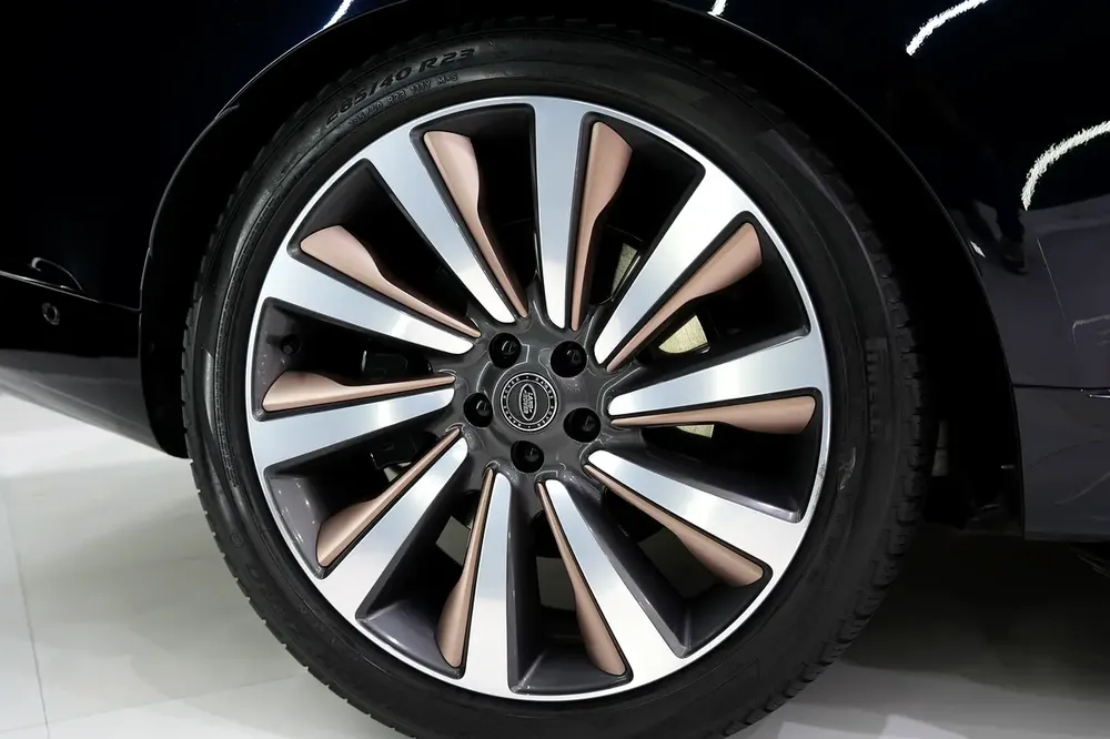 2023 Vogue SV LWB, Two-Tone Interior, Executive Rear Seat w/ Entertainment, Al Tayer Warr + Serv!! - Image 19