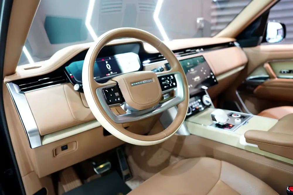 2023 Vogue SV LWB, Two-Tone Interior, Executive Rear Seat w/ Entertainment, Al Tayer Warr + Serv!! - Image 4