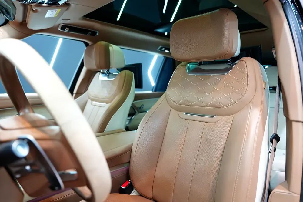 2023 Vogue SV LWB, Two-Tone Interior, Executive Rear Seat w/ Entertainment, Al Tayer Warr + Serv!! - Image 5