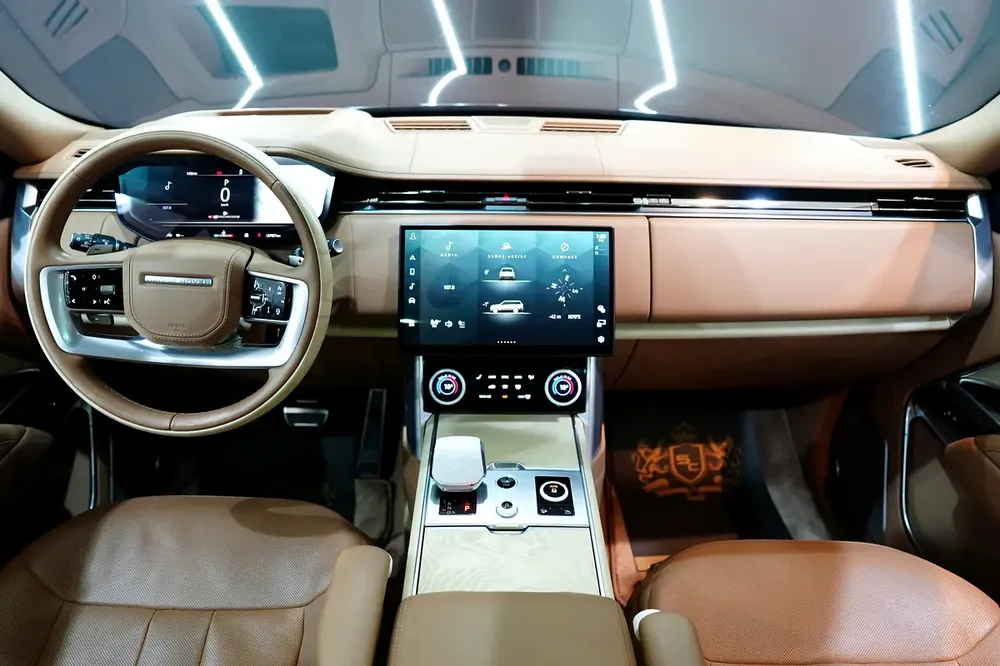 2023 Vogue SV LWB, Two-Tone Interior, Executive Rear Seat w/ Entertainment, Al Tayer Warr + Serv!! - Image 6