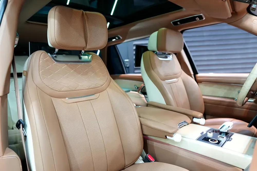 2023 Vogue SV LWB, Two-Tone Interior, Executive Rear Seat w/ Entertainment, Al Tayer Warr + Serv!! - Image 8