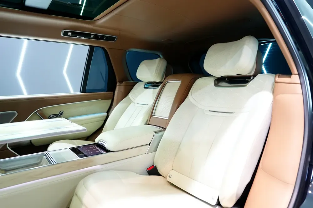2023 Vogue SV LWB, Two-Tone Interior, Executive Rear Seat w/ Entertainment, Al Tayer Warr + Serv!! - Image 9