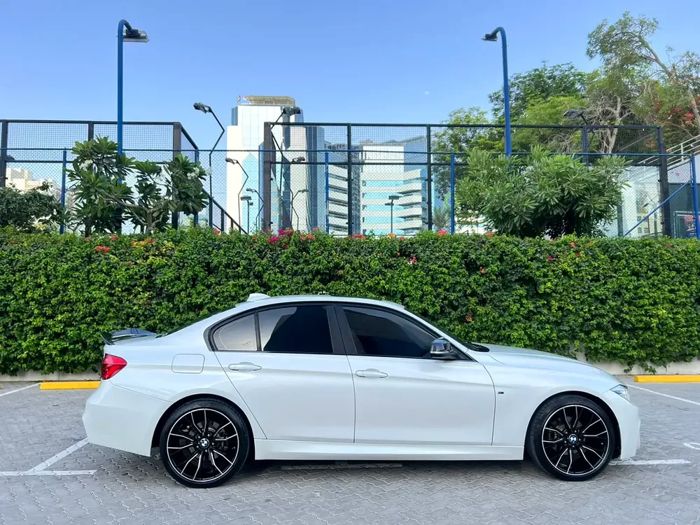 🔥AED 914 EMI • 2017 BMW 320i Modern-Line GCC Specs • 2.0L 4CYL • Immaculate Condition!🔥 - Image 4
