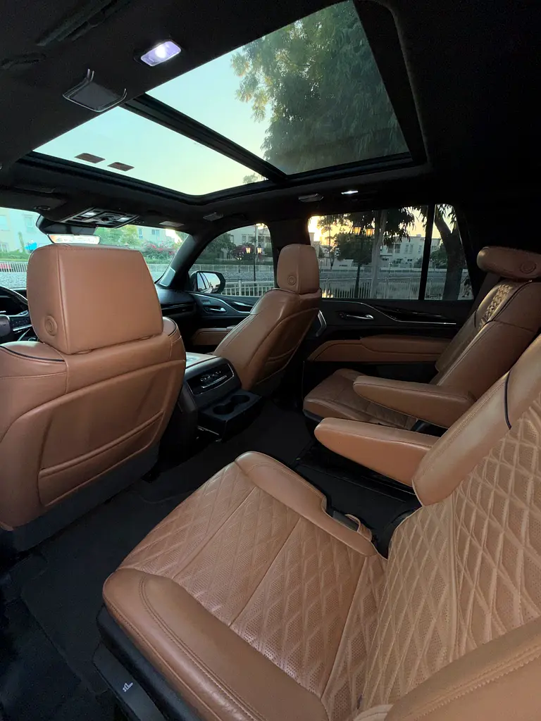 2022 Cadillac Escalade Sport Platinum | GCC Specs | Low Mileage - Image 4