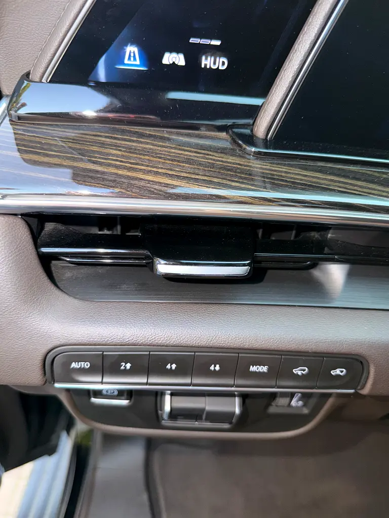 2022 Cadillac Escalade Sport Platinum | GCC Specs | Low Mileage - Image 5