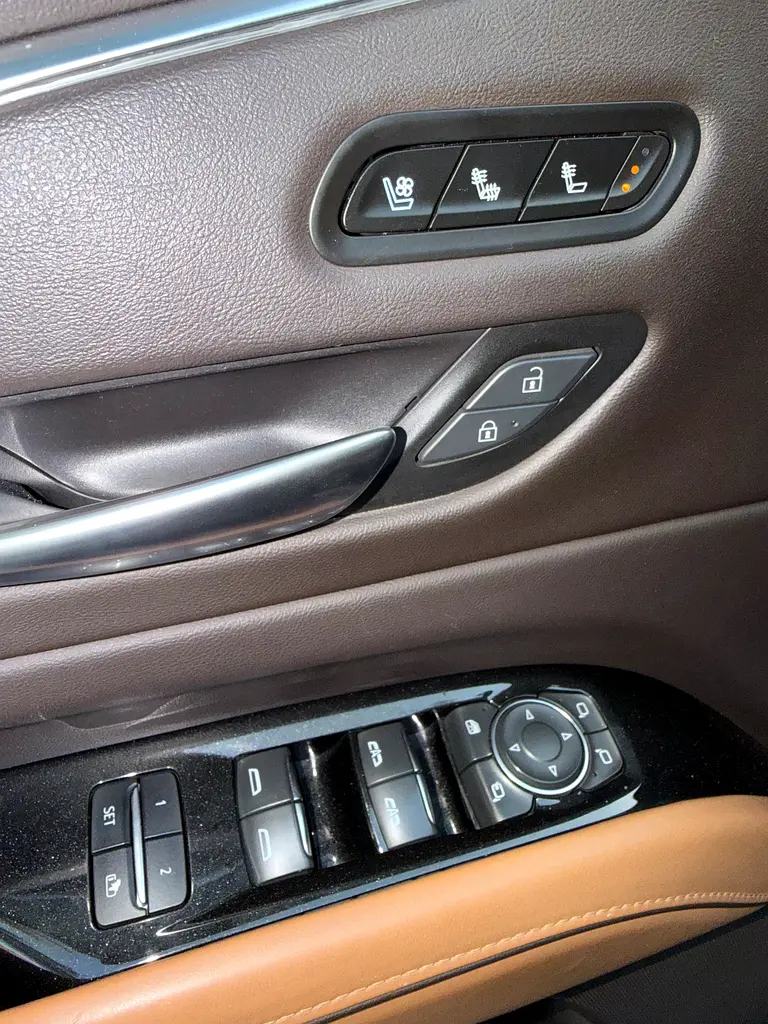 2022 Cadillac Escalade Sport Platinum | GCC Specs | Low Mileage - Image 9