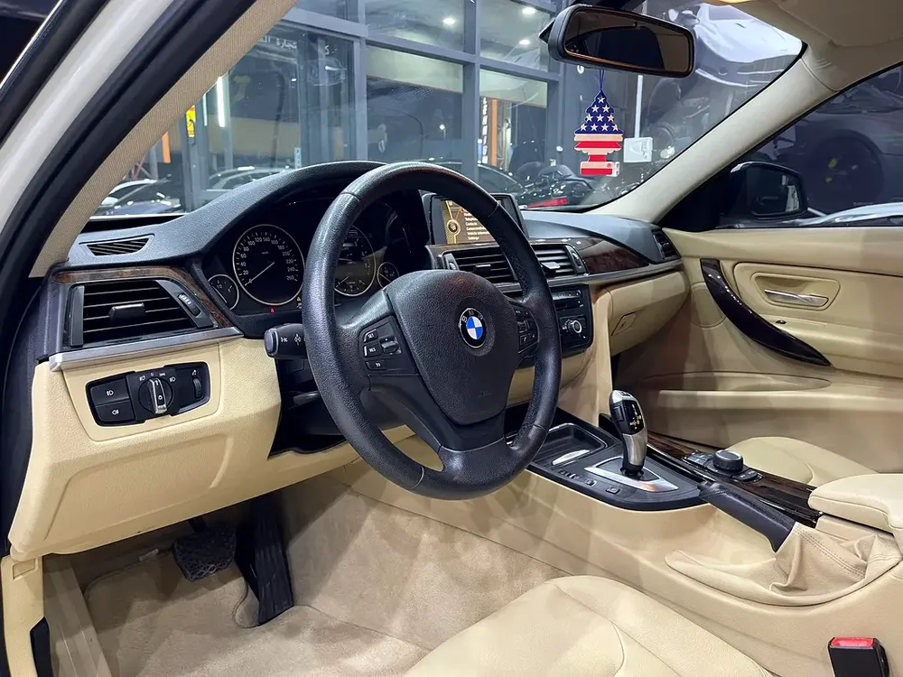 BMW 320i GCC FULL SERVICE HISTORY - Image 10