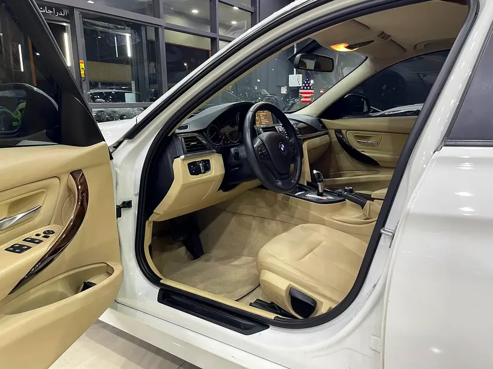 BMW 320i GCC FULL SERVICE HISTORY - Image 11