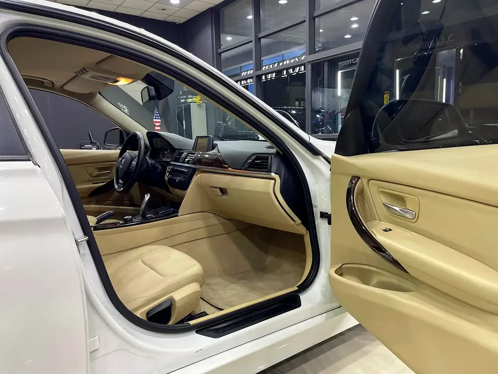 BMW 320i GCC FULL SERVICE HISTORY - Image 13