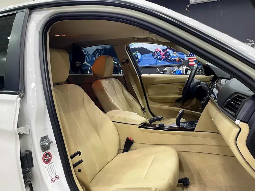 BMW 320i GCC FULL SERVICE HISTORY - Image 15