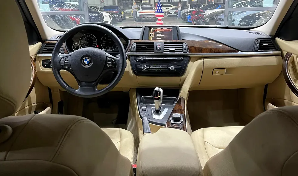 BMW 320i GCC FULL SERVICE HISTORY - Image 16