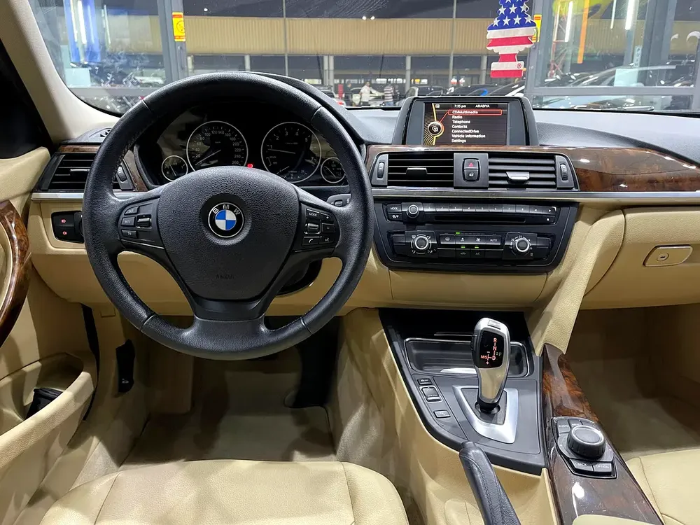 BMW 320i GCC FULL SERVICE HISTORY - Image 17