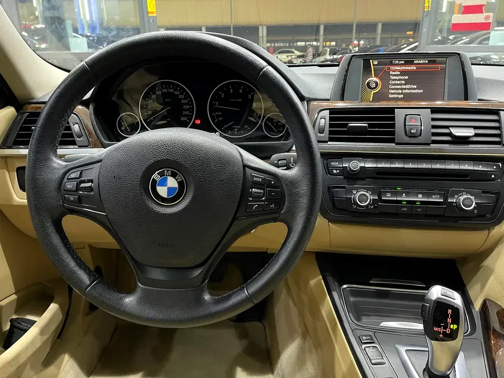BMW 320i GCC FULL SERVICE HISTORY - Image 18