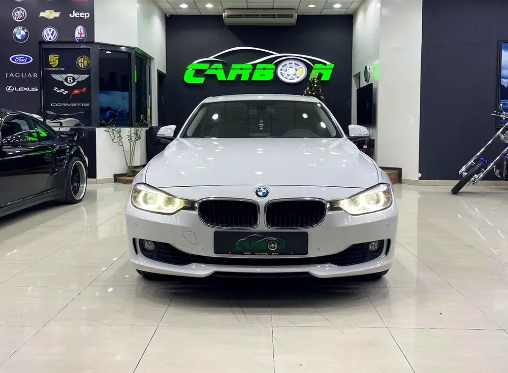 BMW 320i GCC FULL SERVICE HISTORY - Image 4